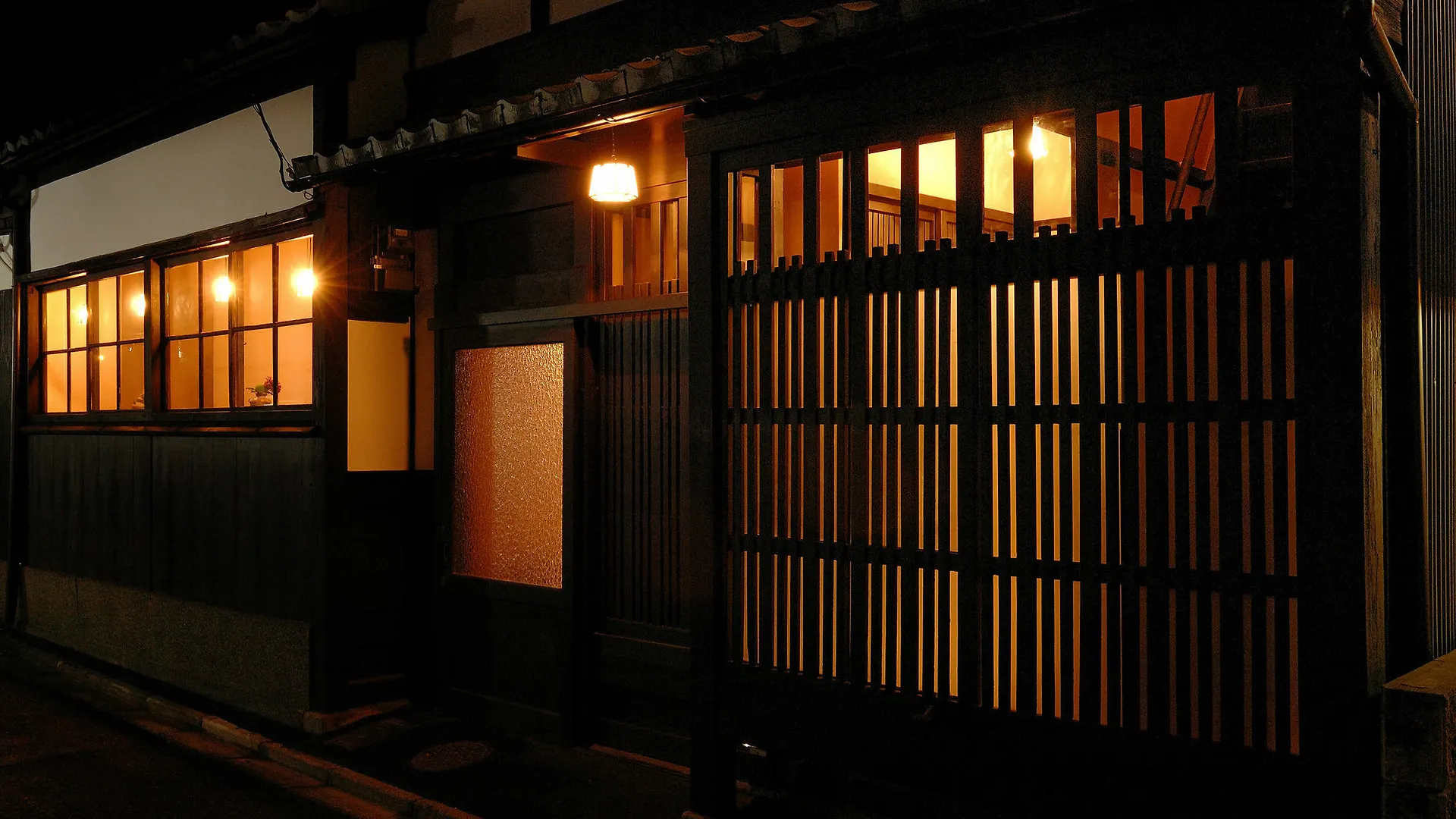 Theatre And Library Residence -Kyoto Murasakino-